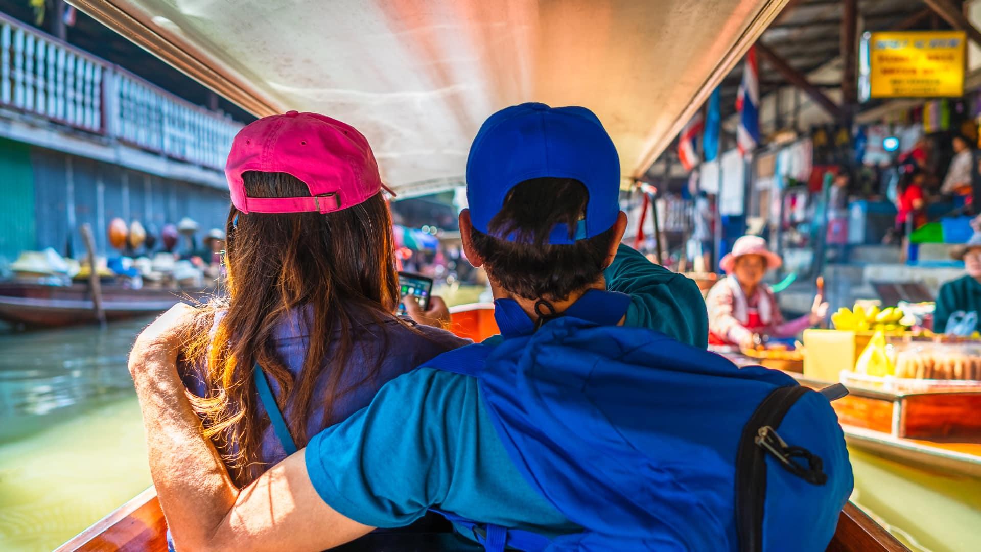 Damnoen Saduak Floating Market